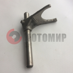 Вилка переключения передач Пилот с осью Вилка переключения передач Пилот с осью